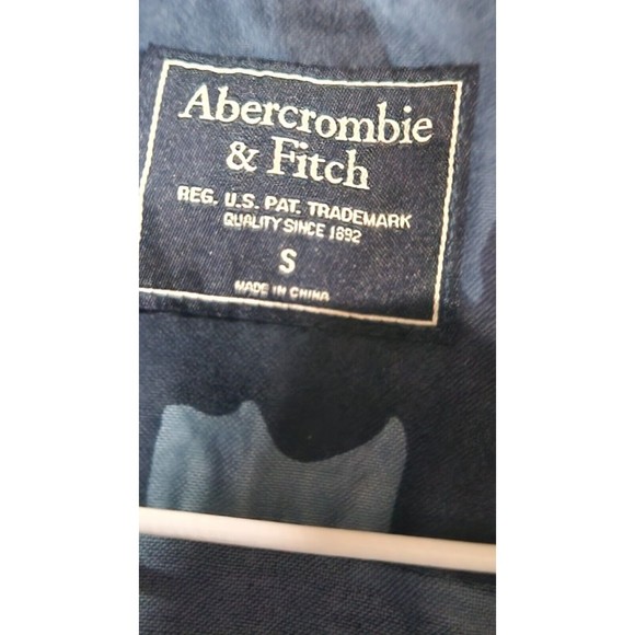 Abercrombie & Fitch  Small Blue Camouflage Long Sleeve Collared Shirt - Picture 2 of 6